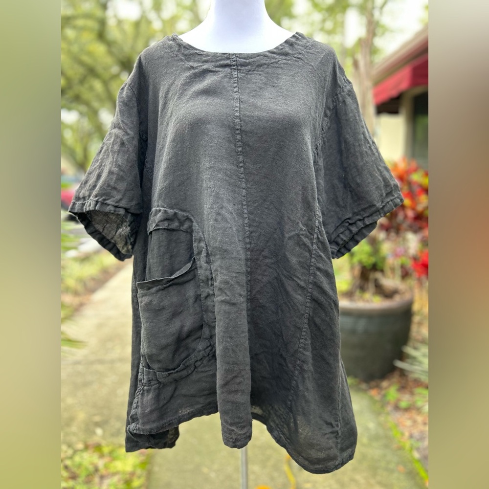 T by Transparente Black Short Sleeve Linen Tunic with Front Pocket Size 3